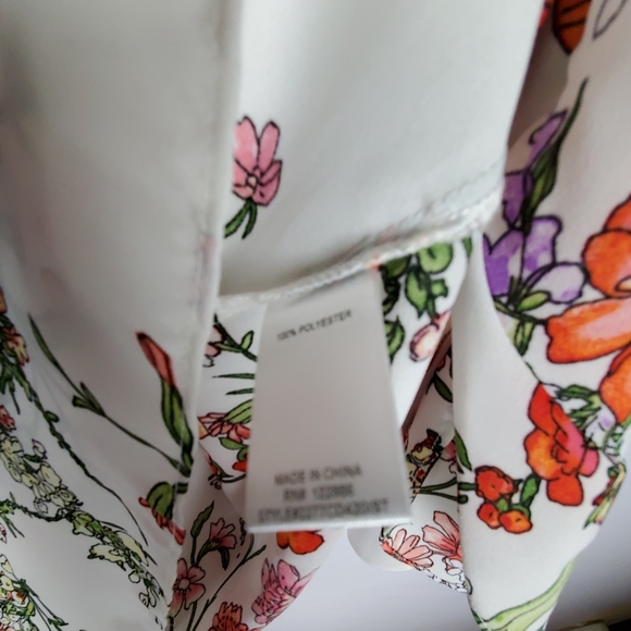 CHENAULT White Floral Ruffled Bell Sleeve Boho Top - Picture 5 of 6